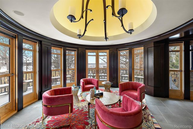 4740 Dow Ridge Road, Orchard Lake Village, MI 48324