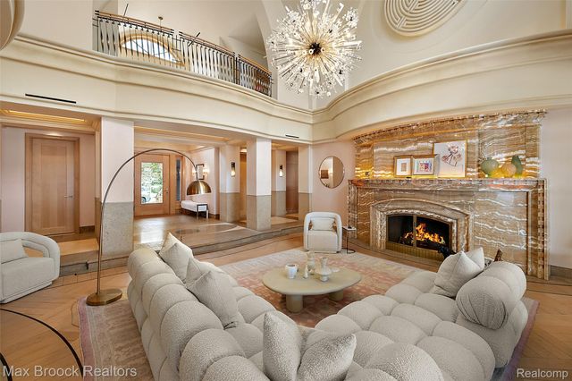 4740 Dow Ridge Road, Orchard Lake Village, MI 48324