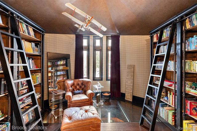 4740 Dow Ridge Road, Orchard Lake Village, MI 48324