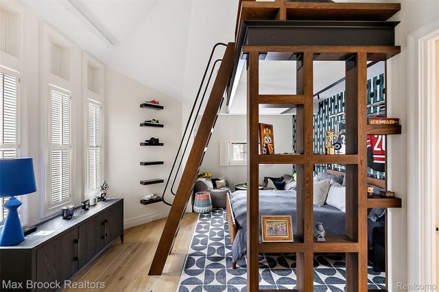 4740 Dow Ridge Road, Orchard Lake Village, MI 48324