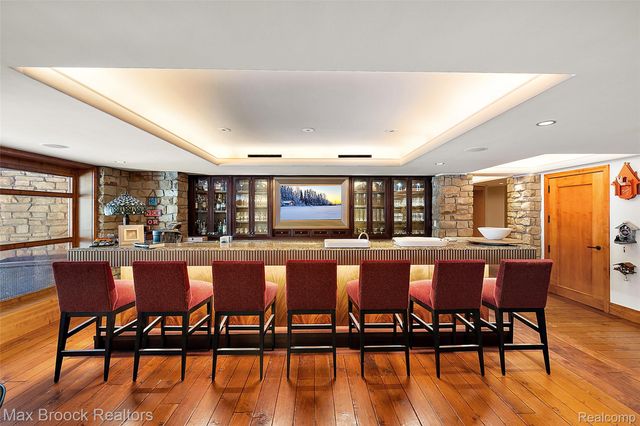 4740 Dow Ridge Road, Orchard Lake Village, MI 48324