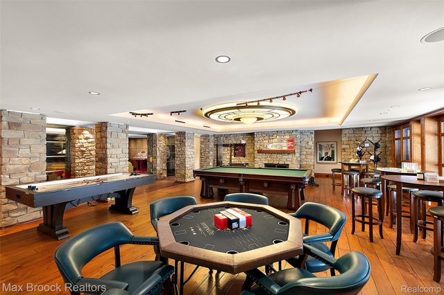 4740 Dow Ridge Road, Orchard Lake Village, MI 48324