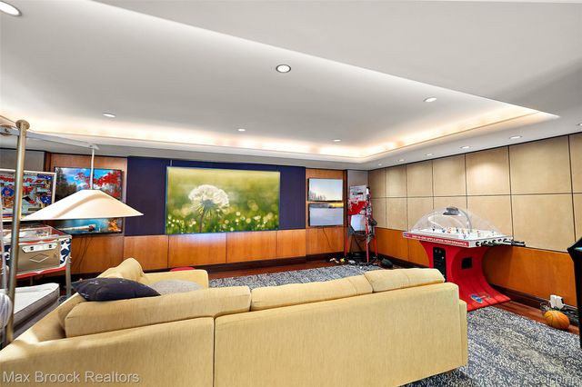 4740 Dow Ridge Road, Orchard Lake Village, MI 48324