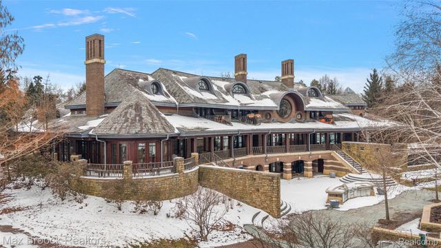 4740 Dow Ridge Road, Orchard Lake Village, MI 48324