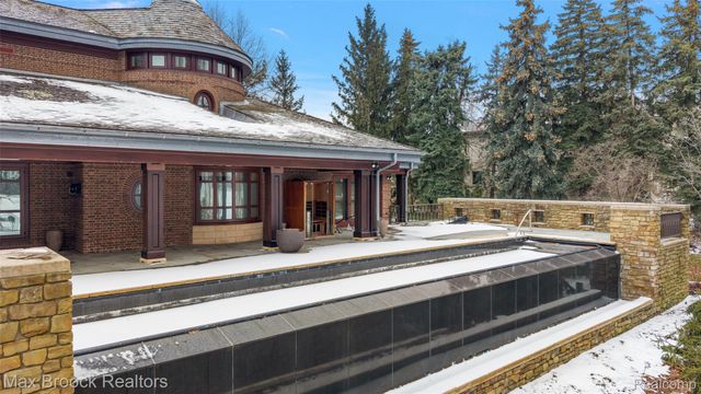 4740 Dow Ridge Road, Orchard Lake Village, MI 48324