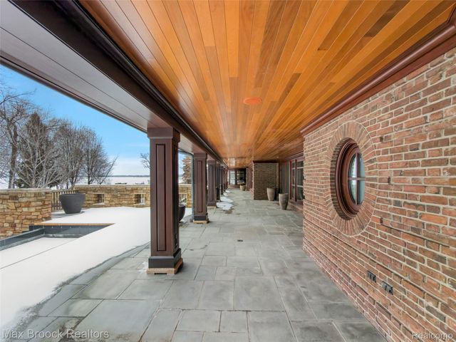 4740 Dow Ridge Road, Orchard Lake Village, MI 48324