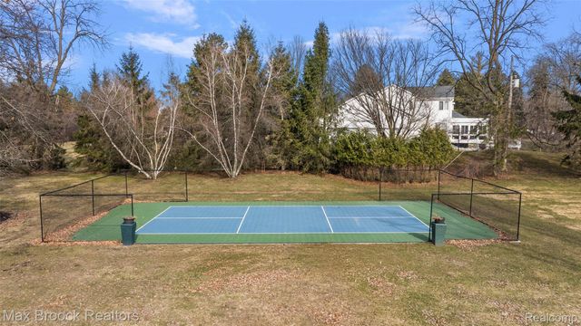 4740 Dow Ridge Road, Orchard Lake Village, MI 48324