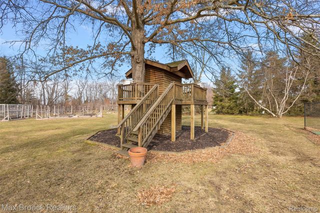 4740 Dow Ridge Road, Orchard Lake Village, MI 48324