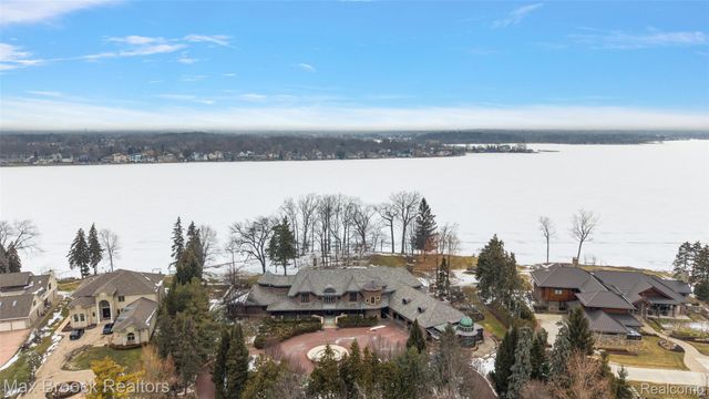 4740 Dow Ridge Road, Orchard Lake Village, MI 48324
