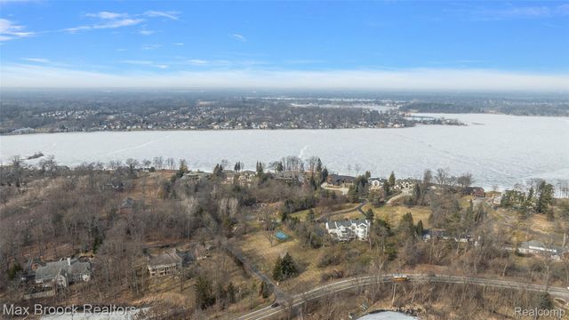 4740 Dow Ridge Road, Orchard Lake Village, MI 48324