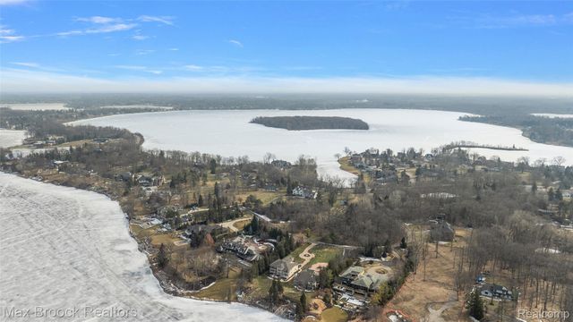 4740 Dow Ridge Road, Orchard Lake Village, MI 48324