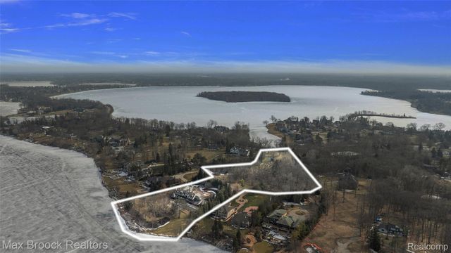 4740 Dow Ridge Road, Orchard Lake Village, MI 48324