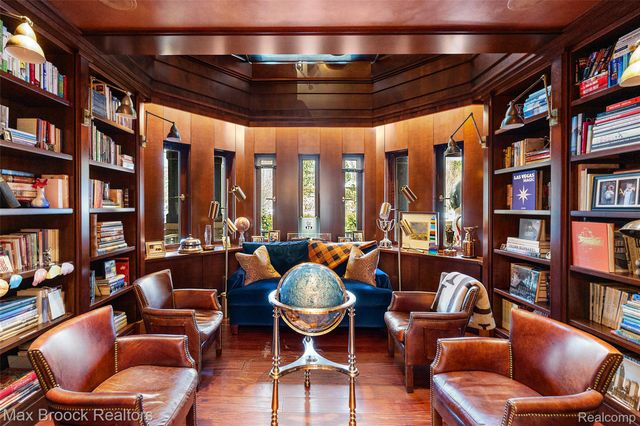 4740 Dow Ridge Road, Orchard Lake Village, MI 48324