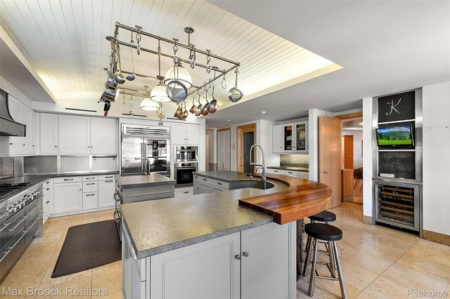 4740 Dow Ridge Road, Orchard Lake Village, MI 48324