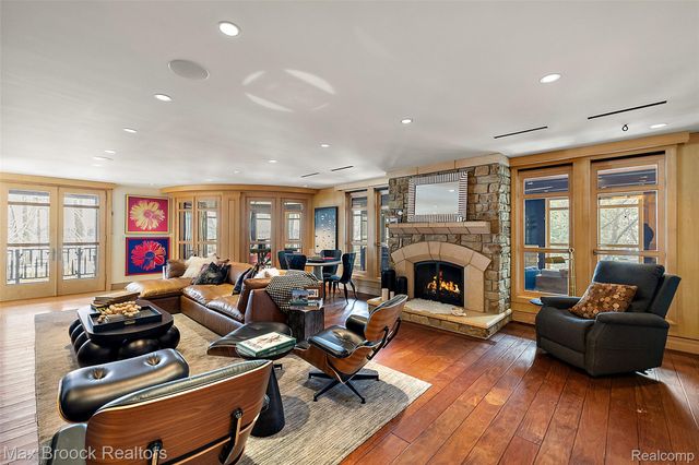 4740 Dow Ridge Road, Orchard Lake Village, MI 48324