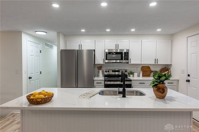 7859 Kingsgate Way, West Chester, OH 45069