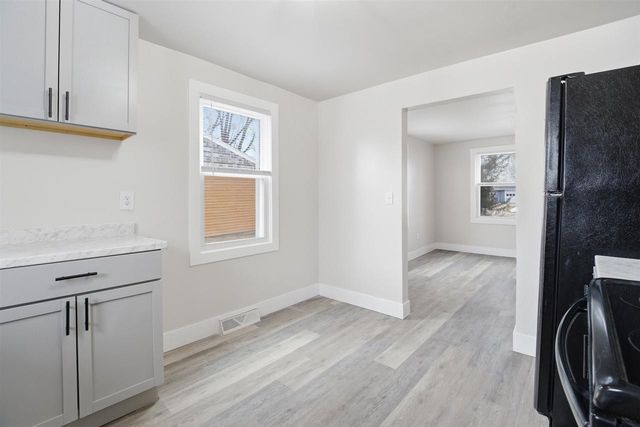 133 W PECKHAM STREET, Neenah, WI 54956