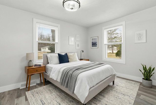 133 W PECKHAM STREET, Neenah, WI 54956