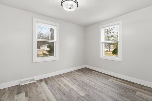 133 W PECKHAM STREET, Neenah, WI 54956