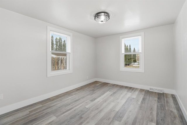 133 W PECKHAM STREET, Neenah, WI 54956