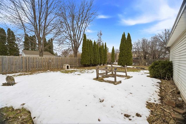 133 W PECKHAM STREET, Neenah, WI 54956