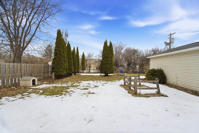 133 W PECKHAM STREET, Neenah, WI 54956