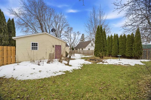 133 W PECKHAM STREET, Neenah, WI 54956