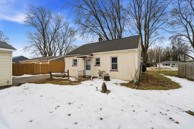 133 W PECKHAM STREET, Neenah, WI 54956