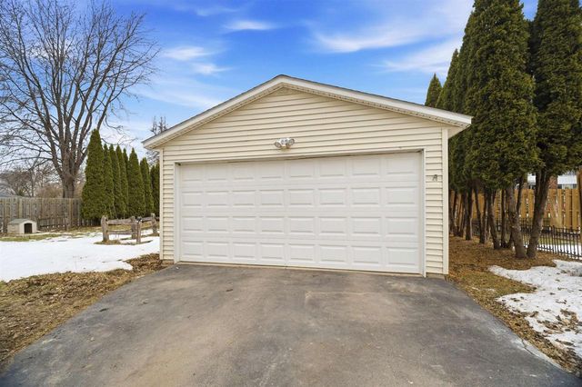 133 W PECKHAM STREET, Neenah, WI 54956