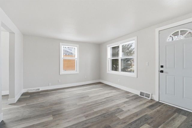 133 W PECKHAM STREET, Neenah, WI 54956