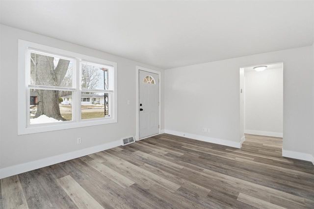 133 W PECKHAM STREET, Neenah, WI 54956