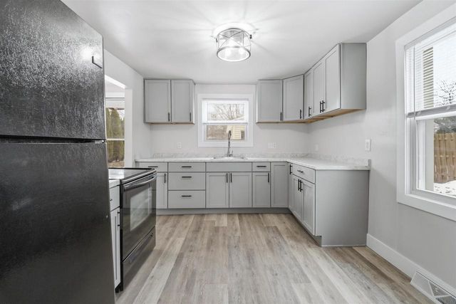 133 W PECKHAM STREET, Neenah, WI 54956