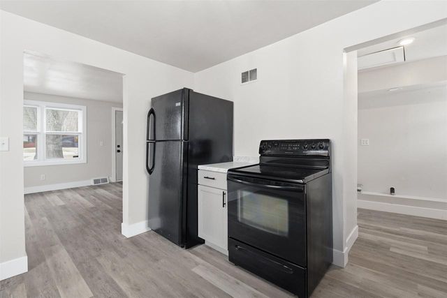 133 W PECKHAM STREET, Neenah, WI 54956