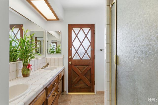 5984 Oakhaven Street, Bakersfield, CA 93308