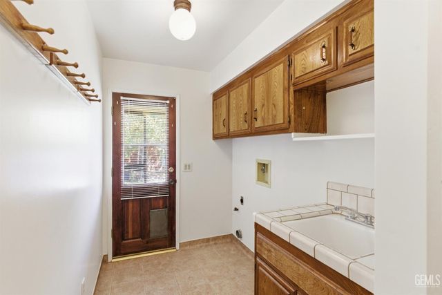 5984 Oakhaven Street, Bakersfield, CA 93308