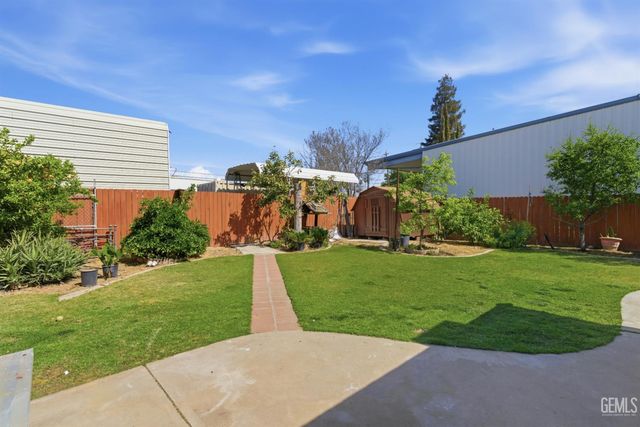 5984 Oakhaven Street, Bakersfield, CA 93308