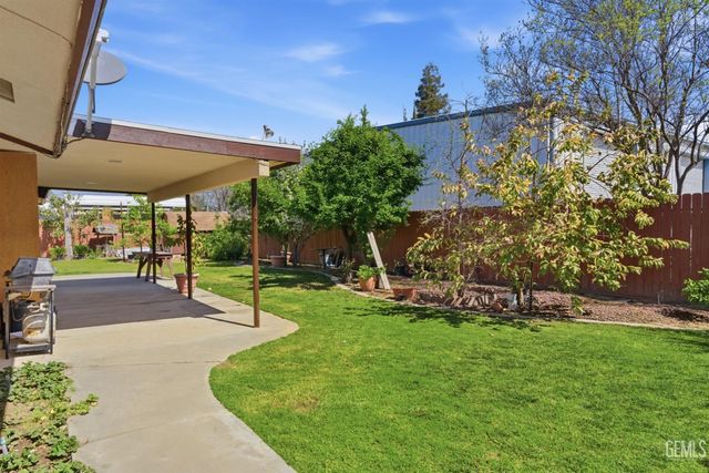 5984 Oakhaven Street, Bakersfield, CA 93308