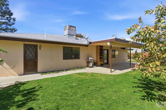 5984 Oakhaven Street, Bakersfield, CA 93308