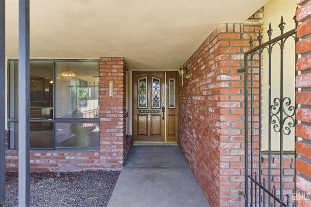 5984 Oakhaven Street, Bakersfield, CA 93308