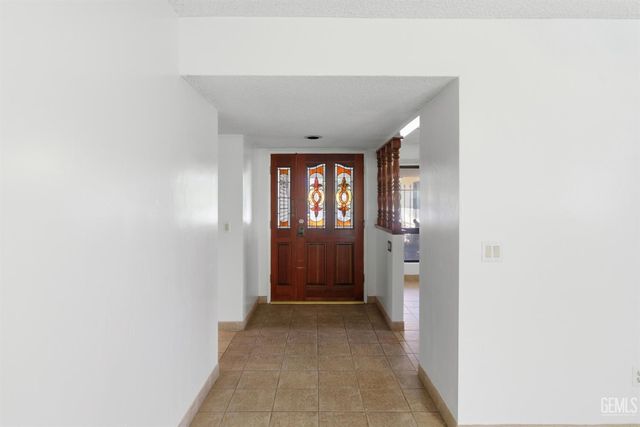 5984 Oakhaven Street, Bakersfield, CA 93308