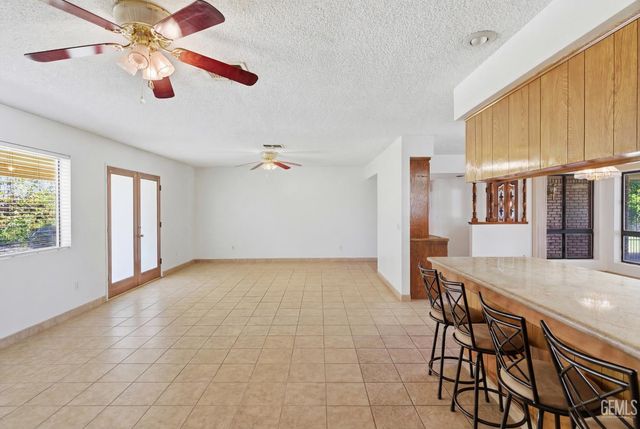 5984 Oakhaven Street, Bakersfield, CA 93308