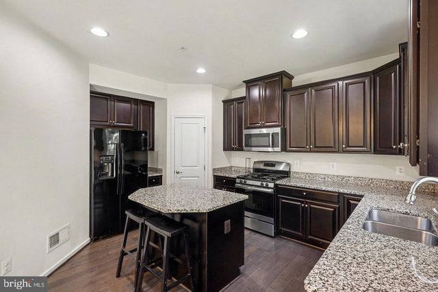 1024 COOK DR SE, Washington, DC 20032