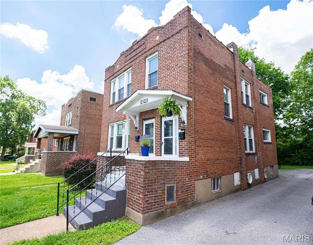 1319 Woodland Drive, St Louis, MO 63117
