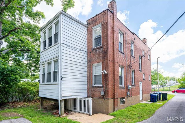 1319 Woodland Drive, St Louis, MO 63117