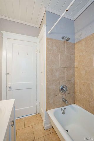 1319 Woodland Drive, St Louis, MO 63117