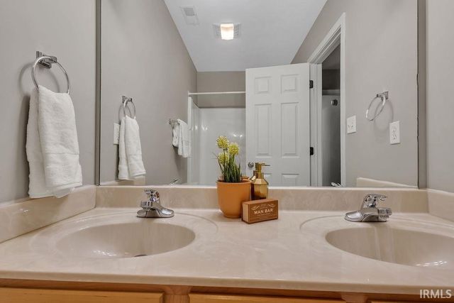3504 S Oaklawn Circle, Bloomington, IN 47401