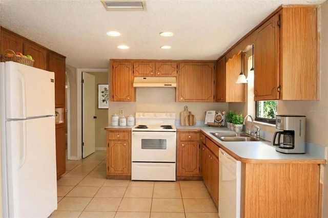 4965 BOBWHITE COURT, Dade City, FL 33523