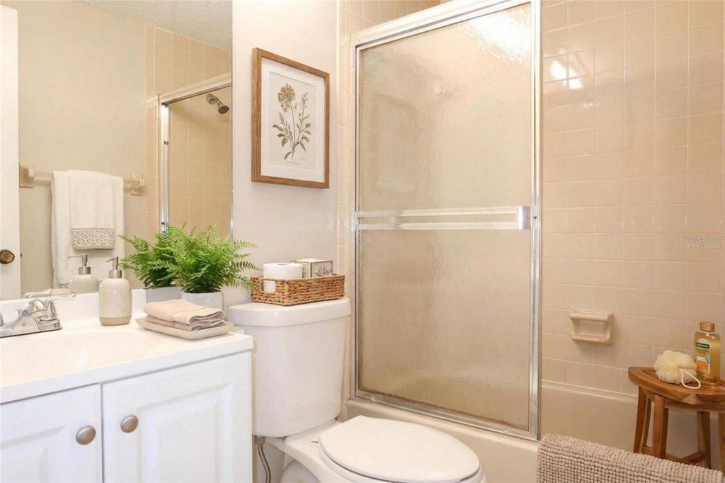 Image 7 of property listing at 4965 BOBWHITE COURT, Dade City, FL 33523