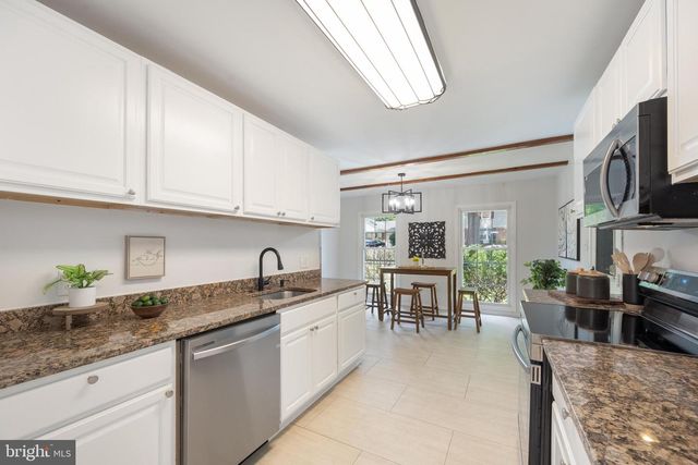 6410 WYNGATE DR, Springfield, VA 22152