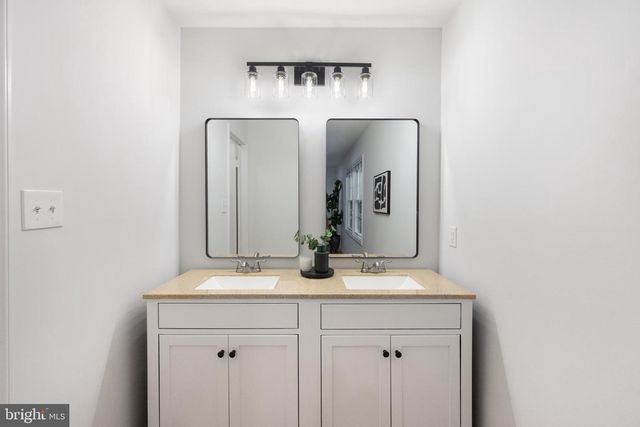 6410 WYNGATE DR, Springfield, VA 22152